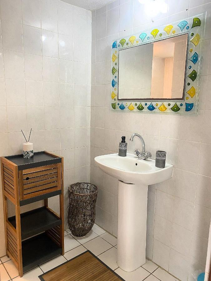 Auberge K-Wan Hostel - Proche Plages Десе Екстериор снимка
