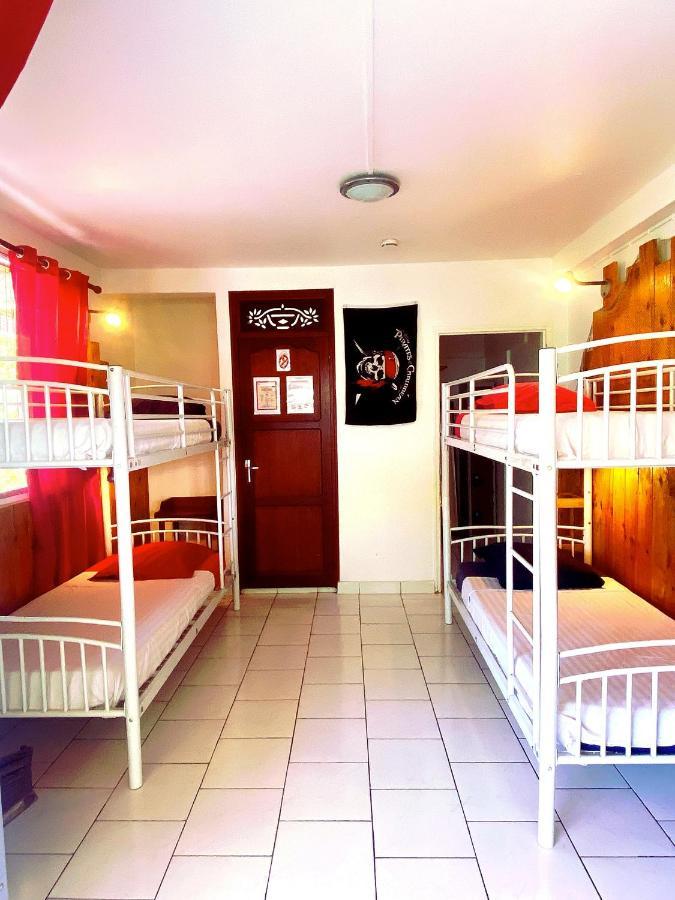 Auberge K-Wan Hostel - Proche Plages Десе Екстериор снимка