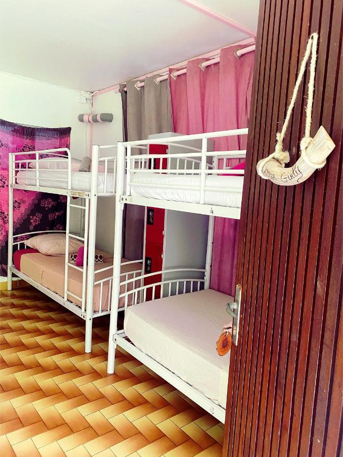Auberge K-Wan Hostel - Proche Plages Десе Екстериор снимка