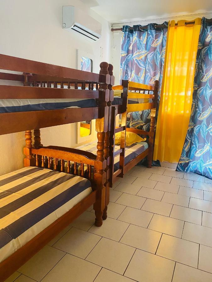 Auberge K-Wan Hostel - Proche Plages Десе Екстериор снимка
