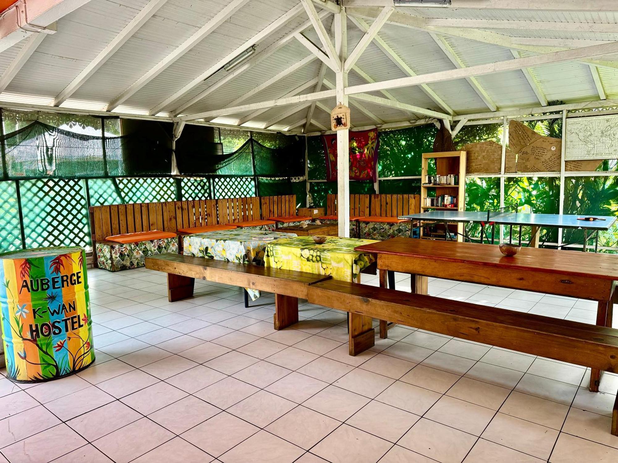 Auberge K-Wan Hostel - Proche Plages Десе Екстериор снимка