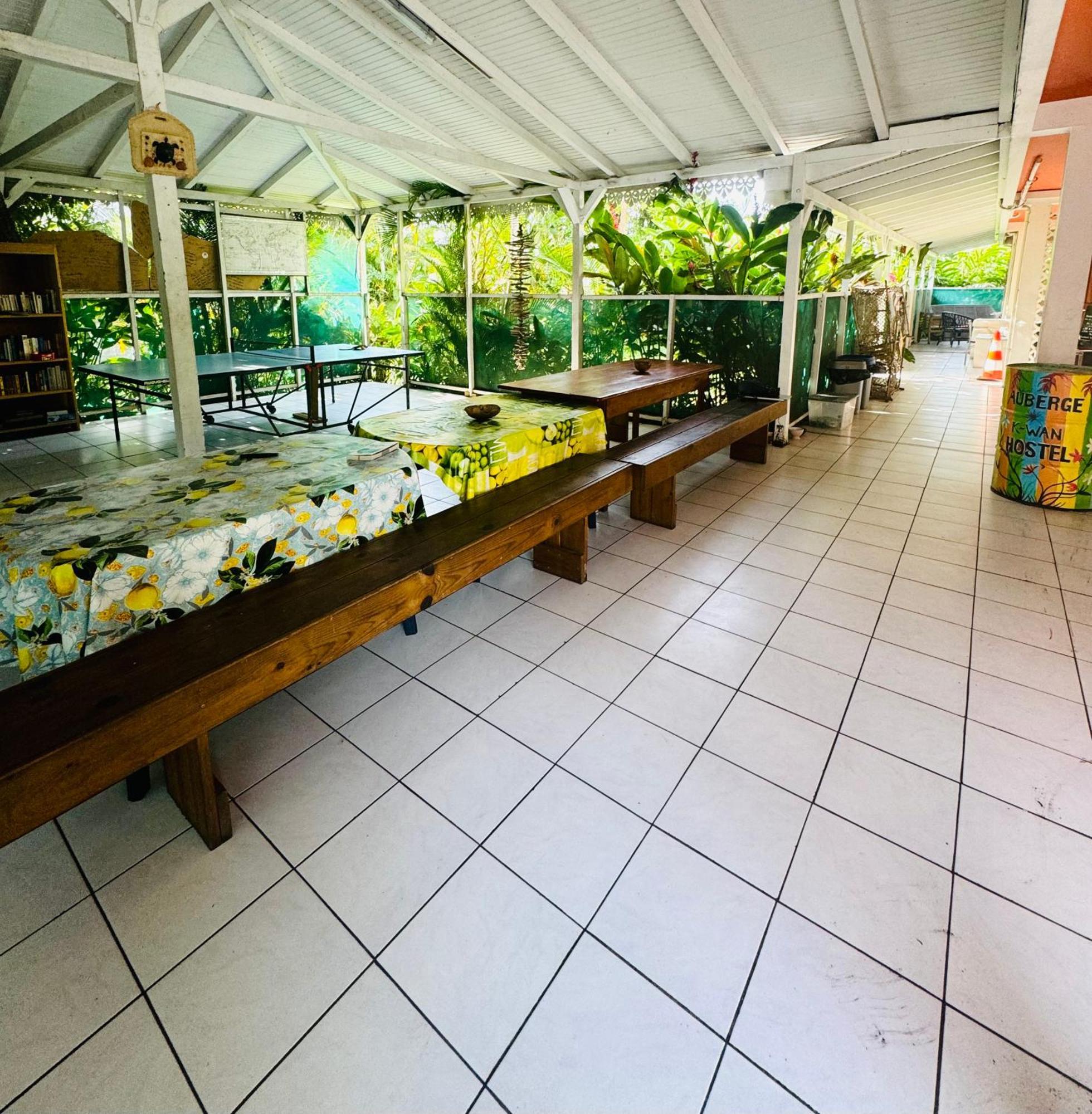 Auberge K-Wan Hostel - Proche Plages Десе Екстериор снимка
