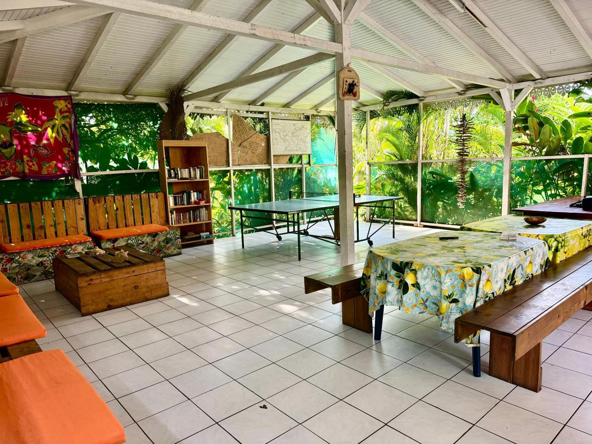 Auberge K-Wan Hostel - Proche Plages Десе Екстериор снимка